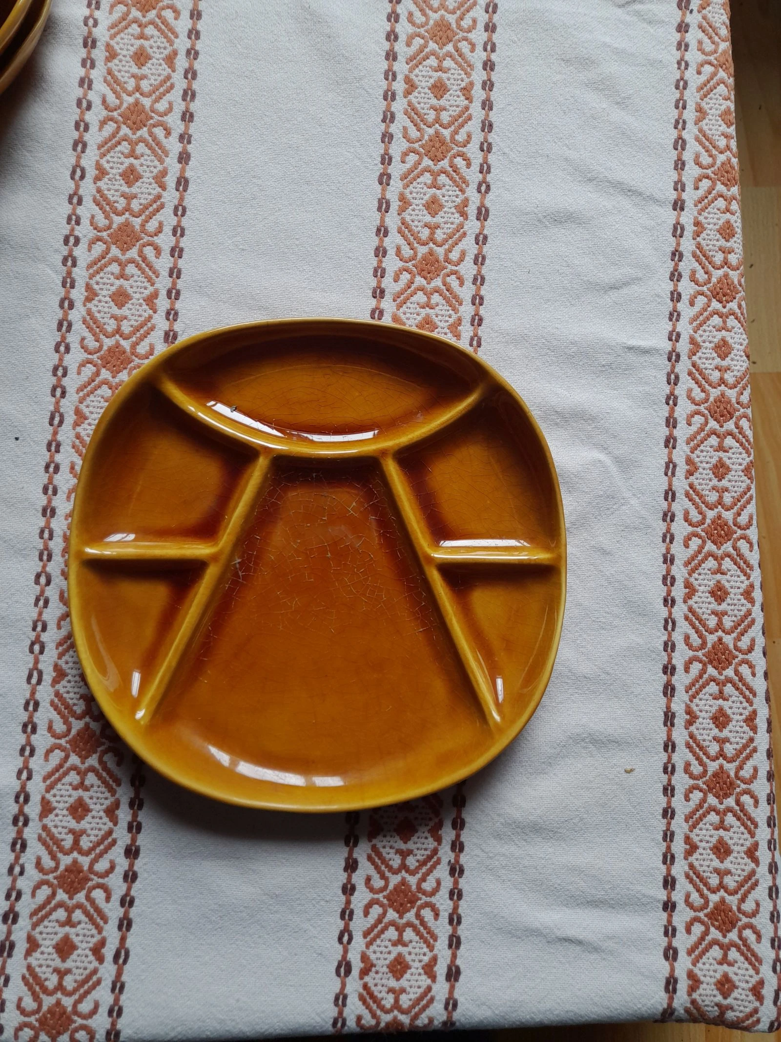 Lot assiettes fondues ou autre